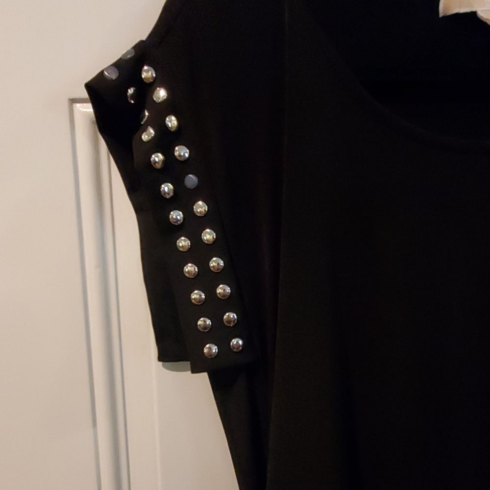 Clothes - Picture 3 of 4